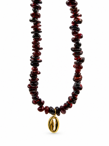 SANGUINE 01 Natural Garnet Cowrie Necklace