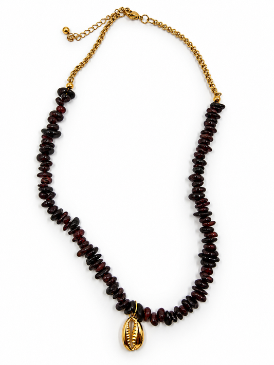 SANGUINE 01 Natural Garnet Cowrie Necklace